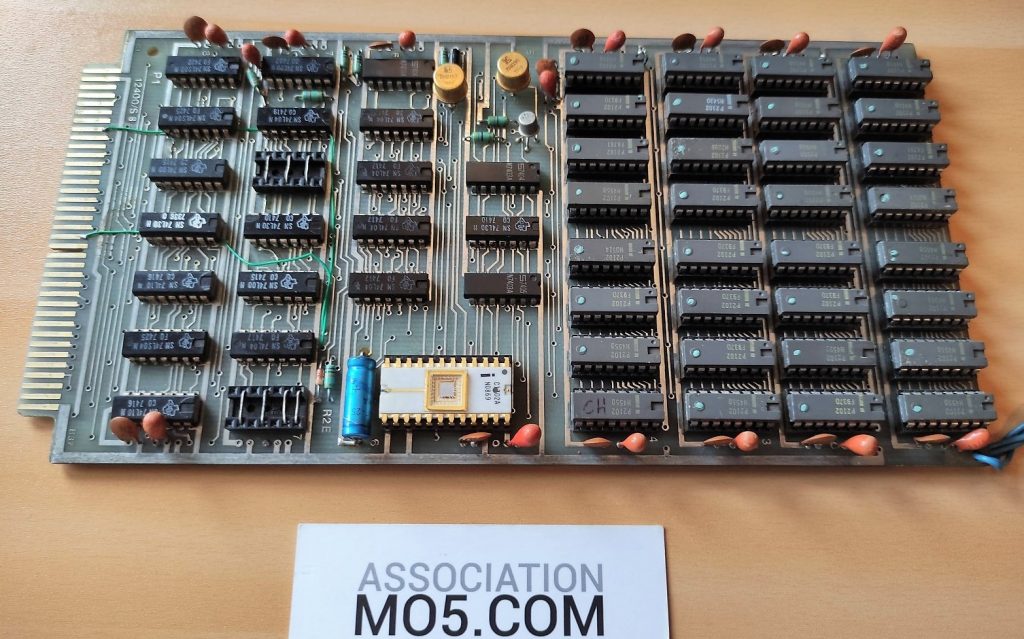 Les puces de RAM de notre exemplaire de Micral N sont toutes testées une par une !